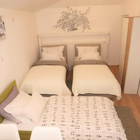 Cozy Tian In *
