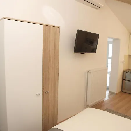 Cozy Tian In *